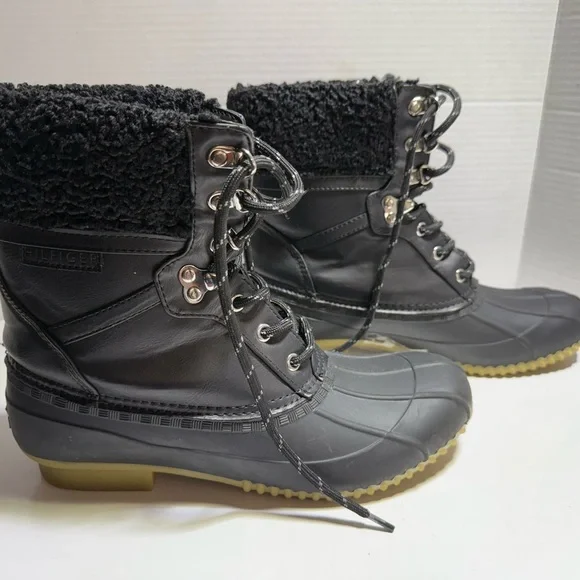 Tommy Hilfiger Woman’s Black and Gray Lace-Up Boots sz 10 - Picture 2 of 9